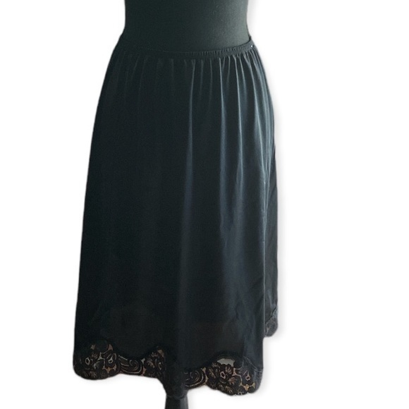Vintage‎ Vanity Fair Women’s Half Slip Black Lace Size Medium Made in USA - Picture 1 of 8